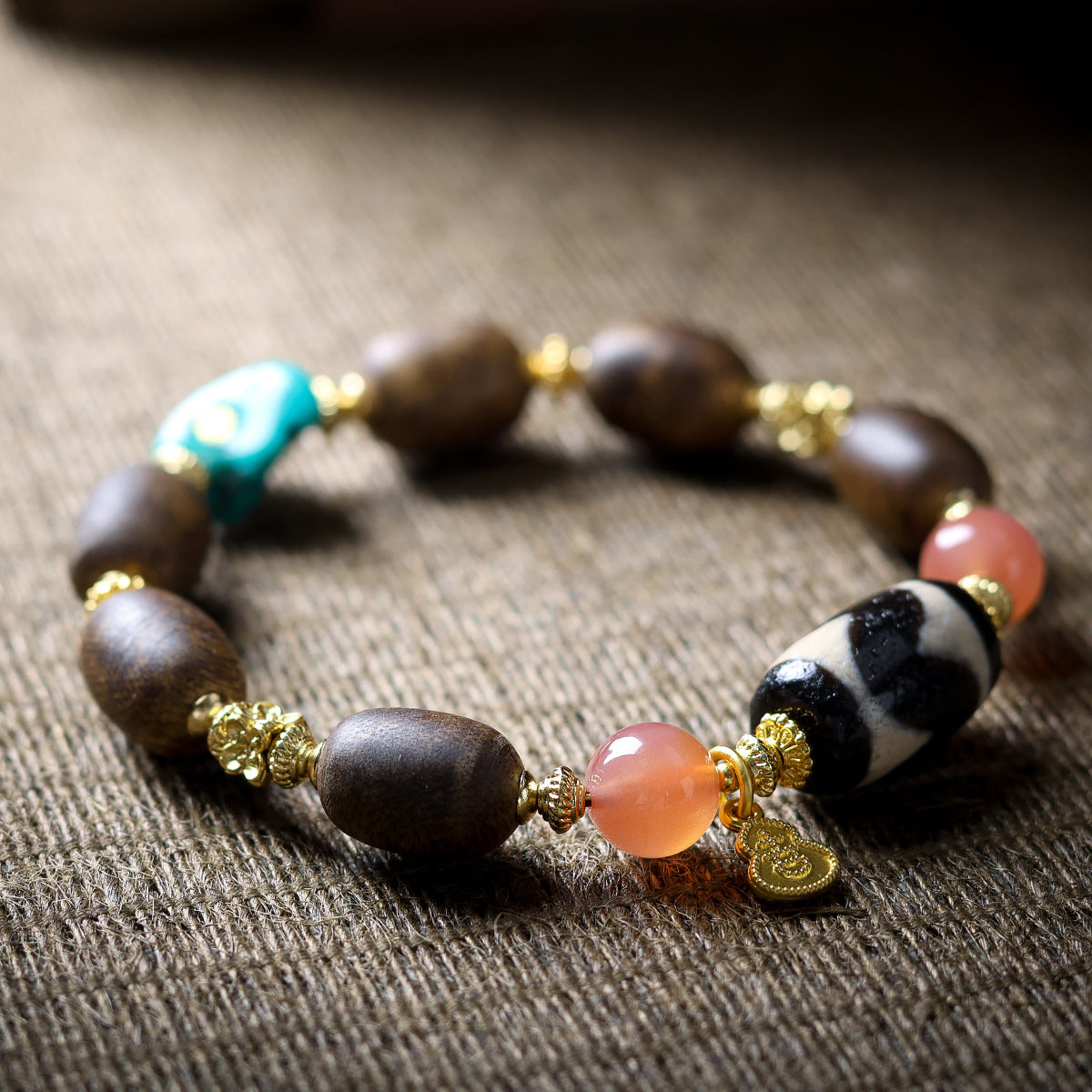 ZenHima Green Qi Nan Agarwood with Tibetan Tiger Tooth Dzi Bead Bracelet - ZENHIMA