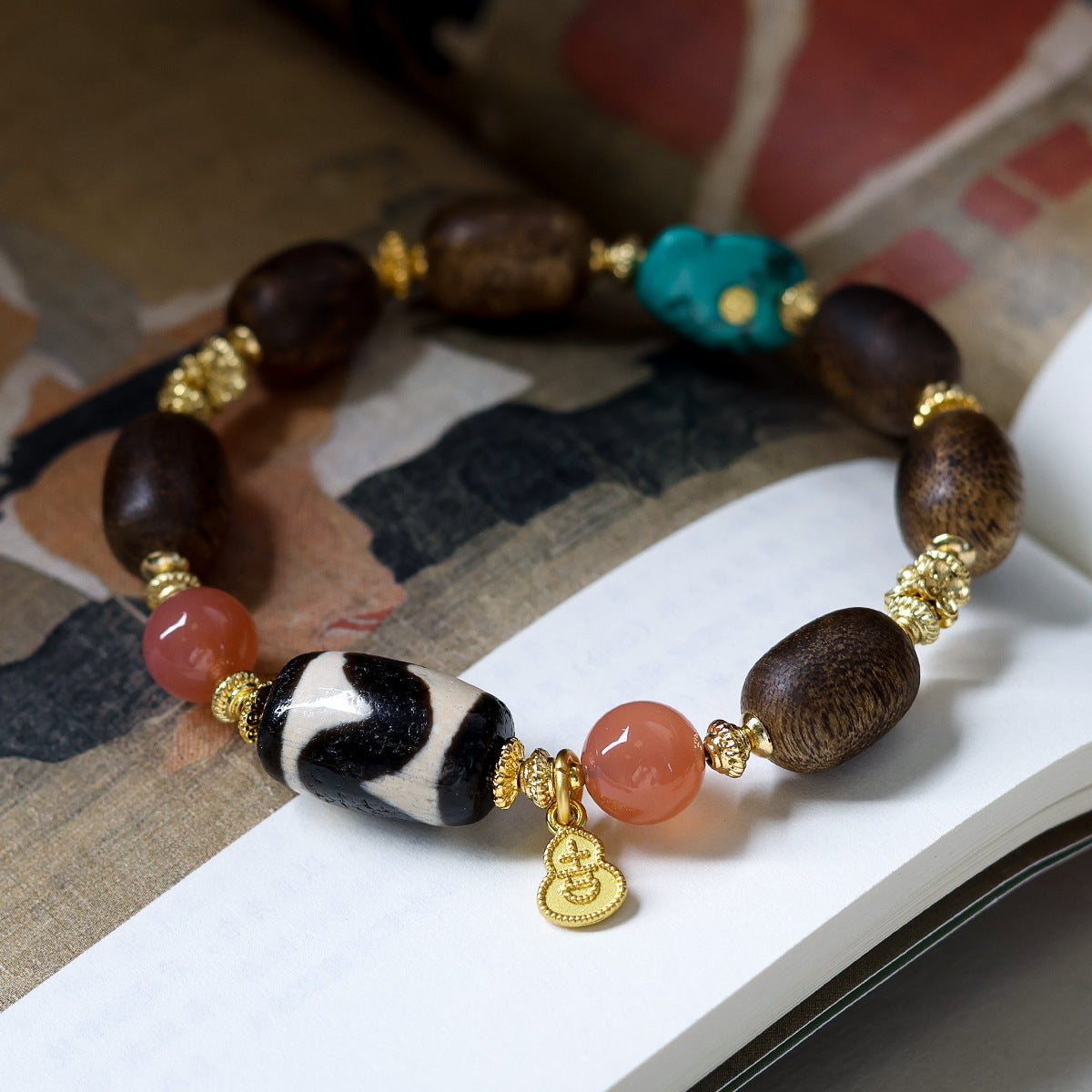 ZenHima Green Qi Nan Agarwood with Tibetan Tiger Tooth Dzi Bead Bracelet - ZENHIMA