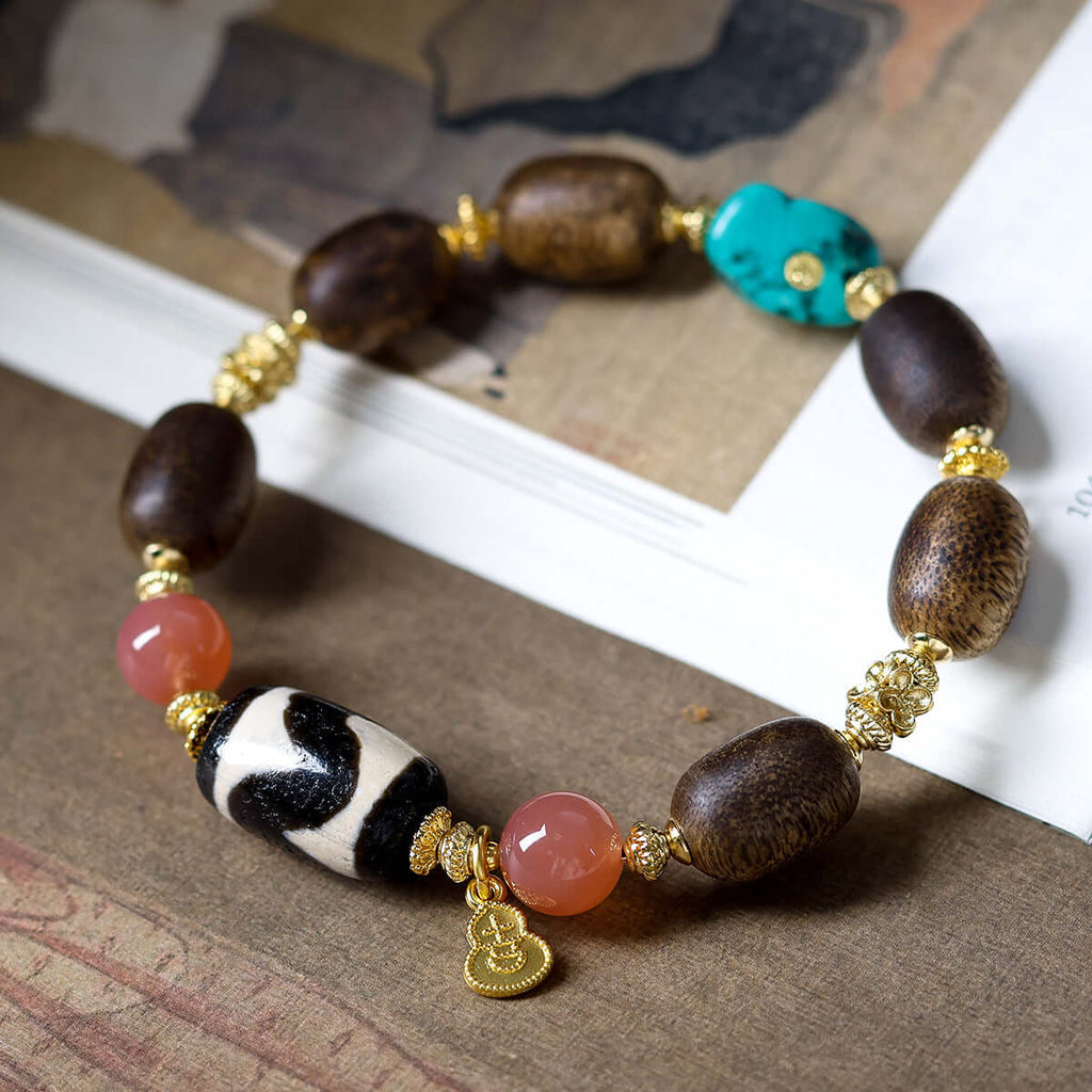 ZenHima Green Qi Nan Agarwood with Tibetan Tiger Tooth Dzi Bead Bracelet - ZENHIMA
