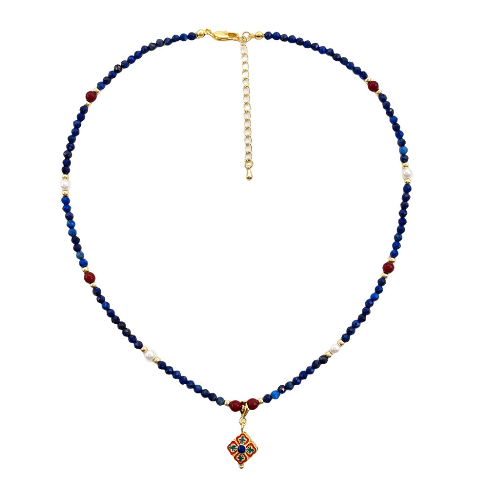 Handgefertigte Halskette aus Naturstein und Lapislazuli-Perlen