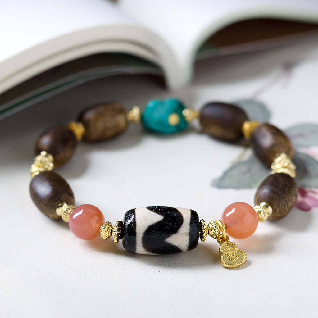 ZenHima Green Qi Nan Agarwood with Tibetan Tiger Tooth Dzi Bead Bracelet - ZENHIMA