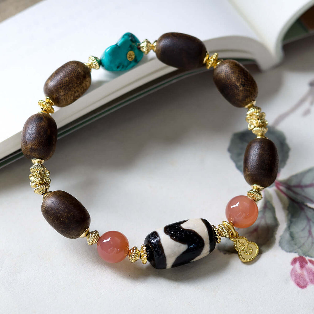 ZenHima Green Qi Nan Agarwood with Tibetan Tiger Tooth Dzi Bead Bracelet - ZENHIMA